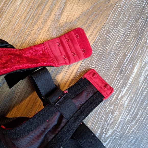 Frederick's Of Hollywood Velvet Bra - Picture 5 of 7